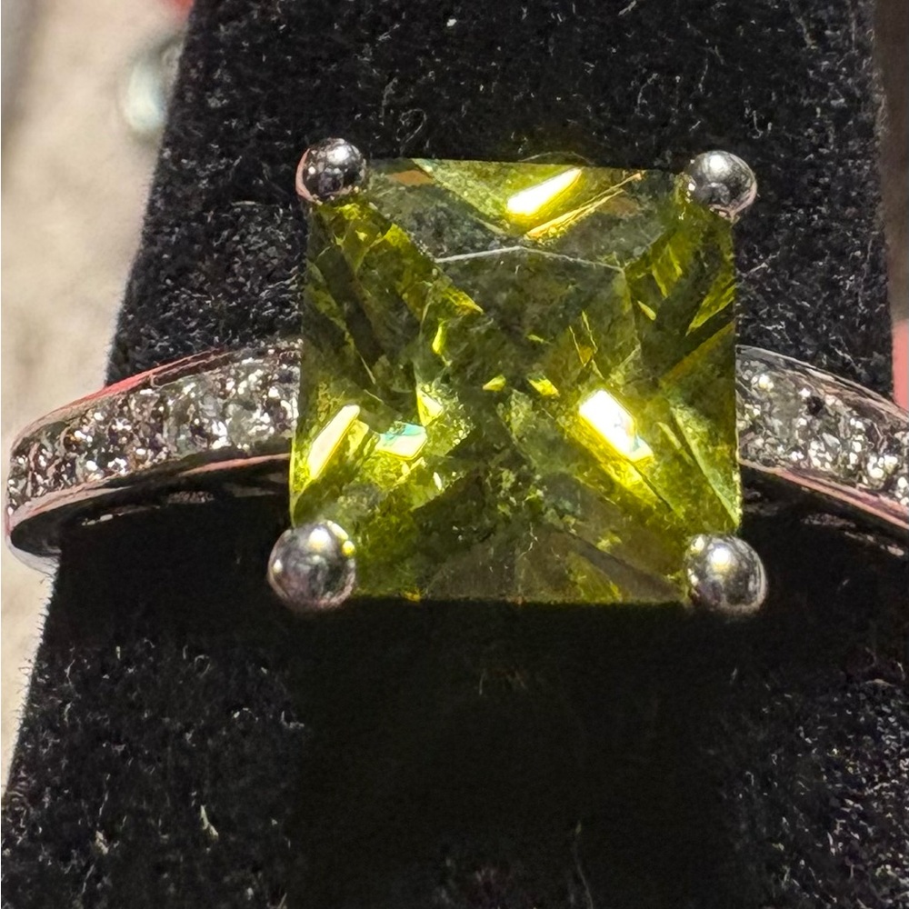 Sterling Silver Princess Cut Green Peridot Ring Size 9